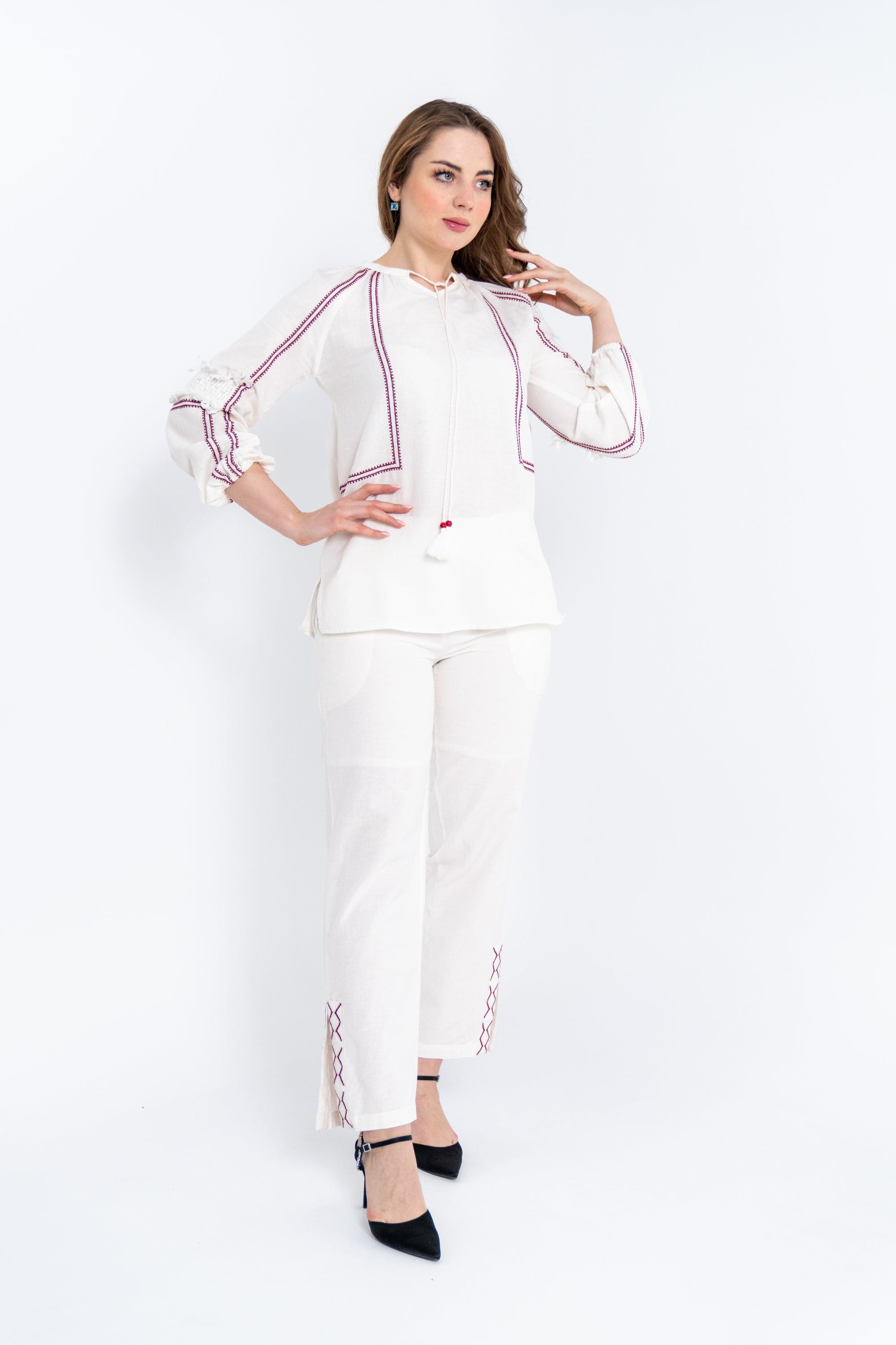 داليدرس بنطلون نسائي سادة مزين بتطريز من الأسفل أوف وايت