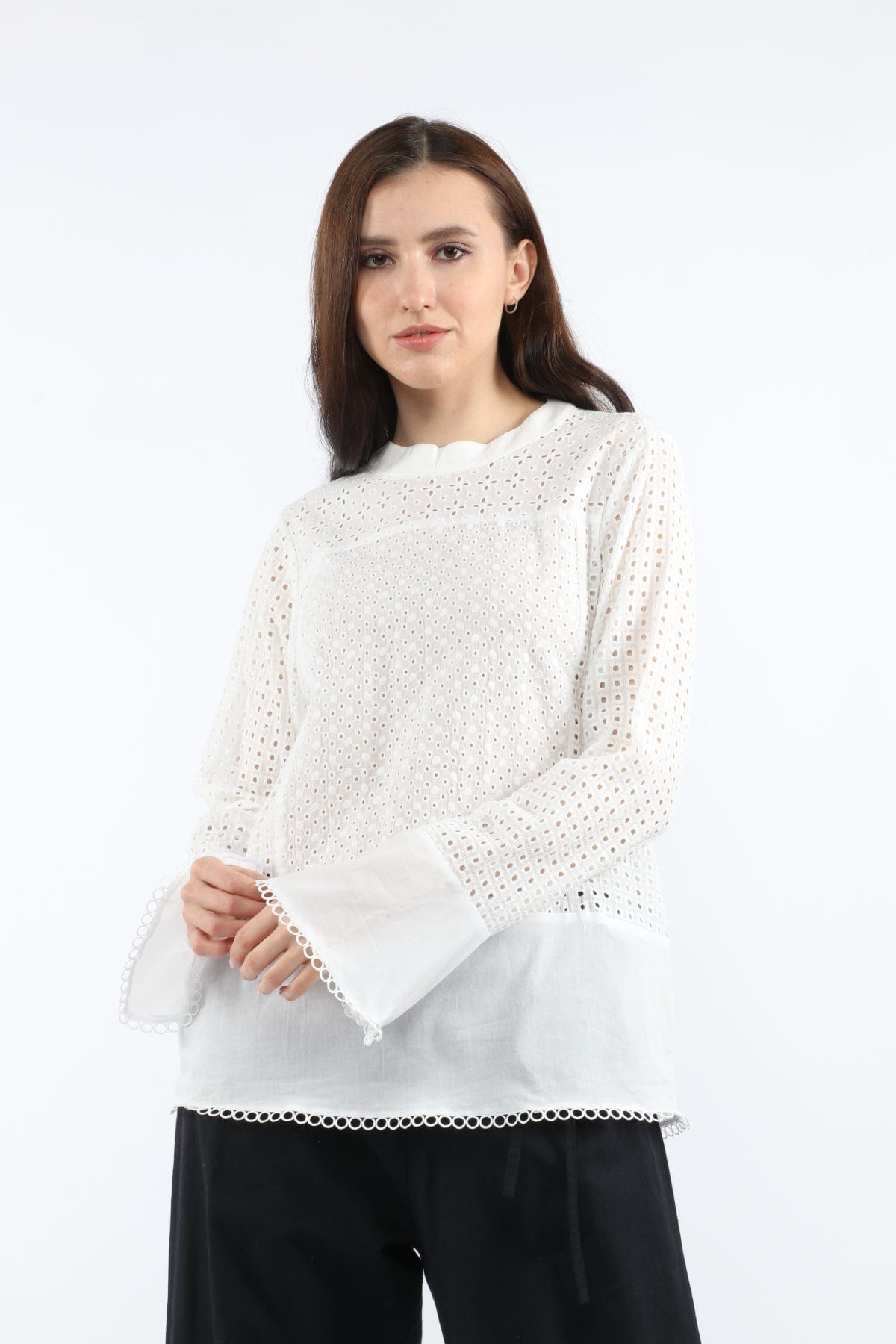 داليدرس بلوزة طويلة الأكمام مخرم واسع أوف وايت