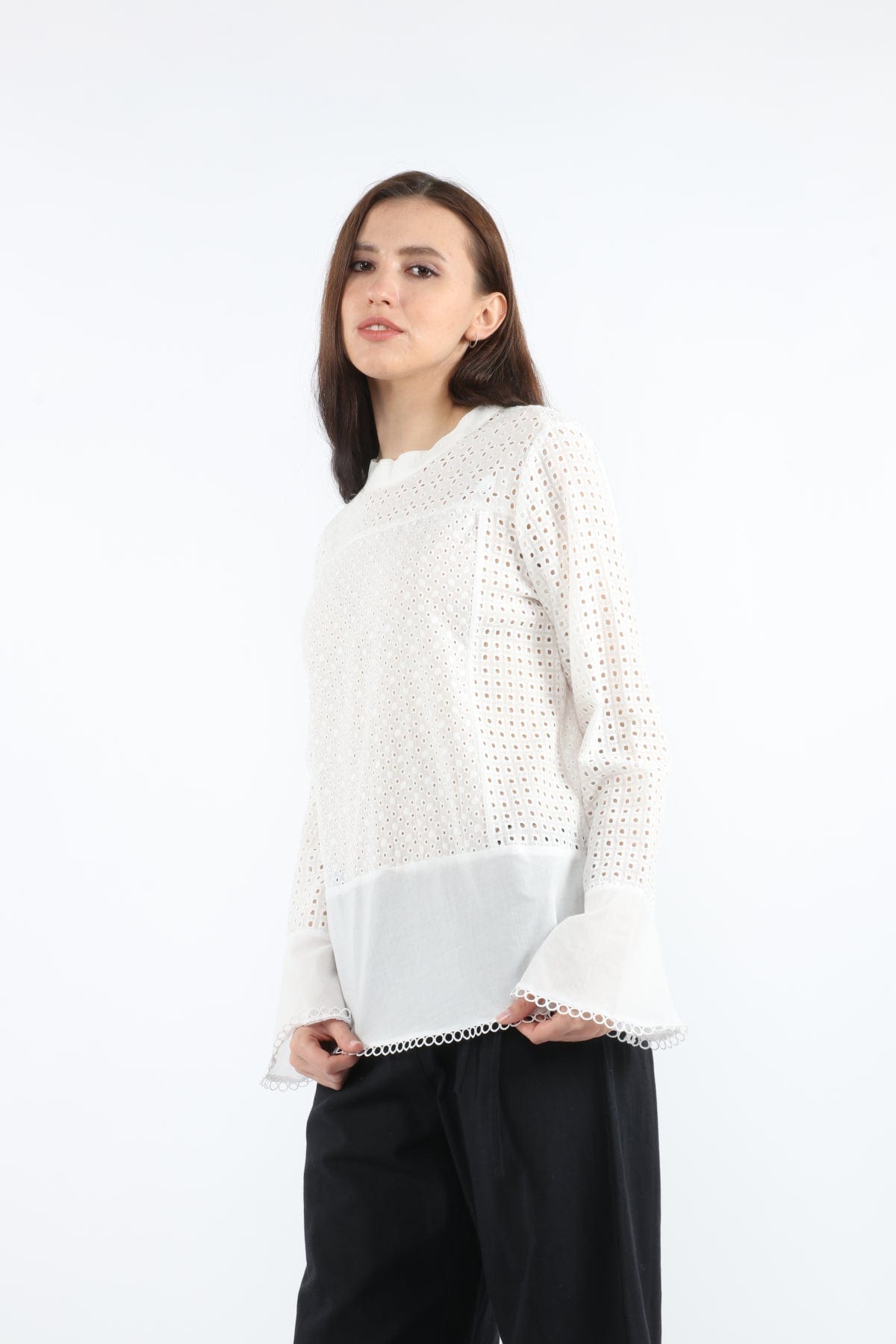 داليدرس بلوزة طويلة الأكمام مخرم واسع أوف وايت