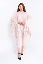 داليدرس بلوزة نسائية فضفاضة بفتحة رقبة V مزينة بشراشيب الكاكي