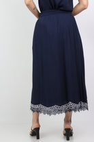 داليدرس تنورة ميدي سادة بنقشات من الأسفل أسود