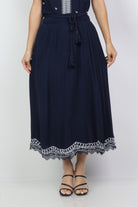 داليدرس تنورة ميدي سادة بنقشات من الأسفل أسود