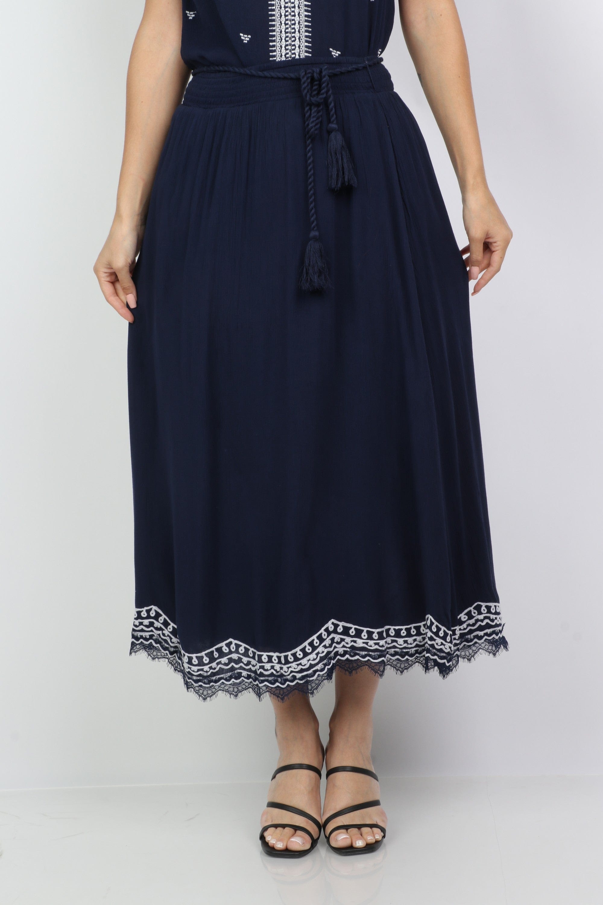 داليدرس تنورة ميدي سادة بنقشات من الأسفل أسود