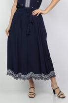 داليدرس تنورة ميدي سادة بنقشات من الأسفل أسود