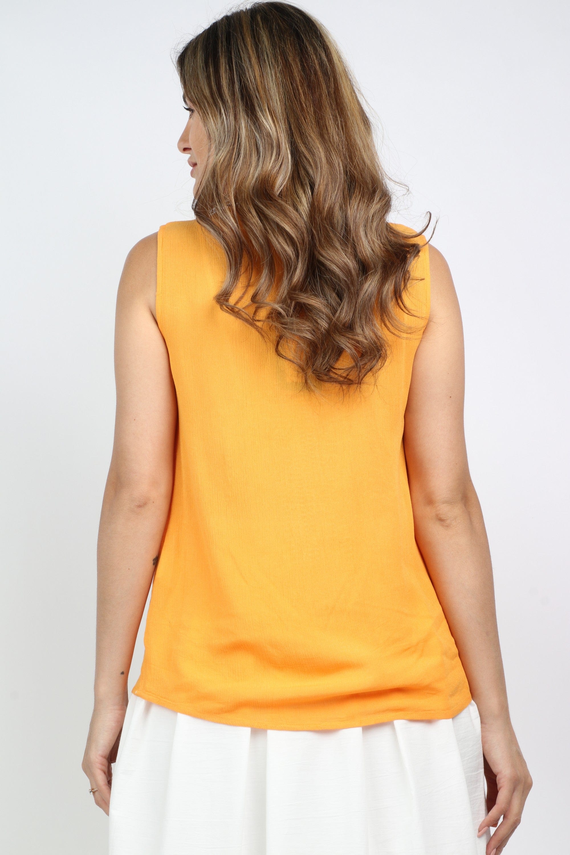 داليدرس بلوزة نسائية مطرزة من الأمام بدون أكمام