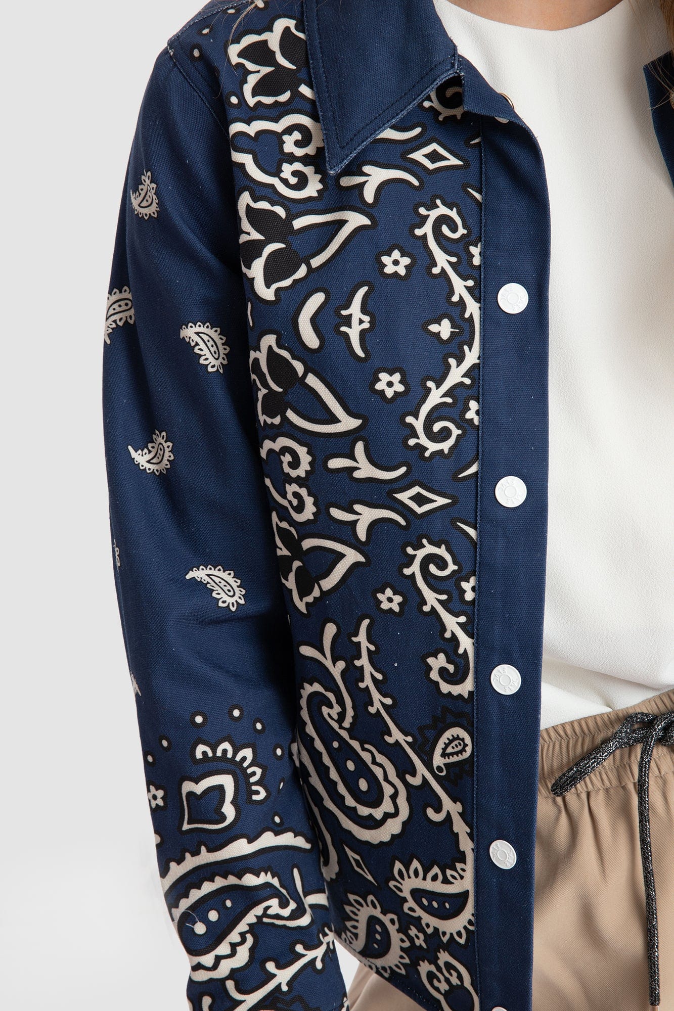 داليدرس جاكيت قصير منقوش بأزرار أمامية كم طويل نسائي أزرق/أبيض