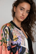 داليدرس جاكيت بطبعة أزهار بسحاب كم طويل وردي باهت