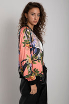 داليدرس جاكيت بطبعة أزهار بسحاب كم طويل وردي باهت