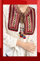 داليدرس جاكيت قصير مطرز بالخيوط نسائي أوف وايت