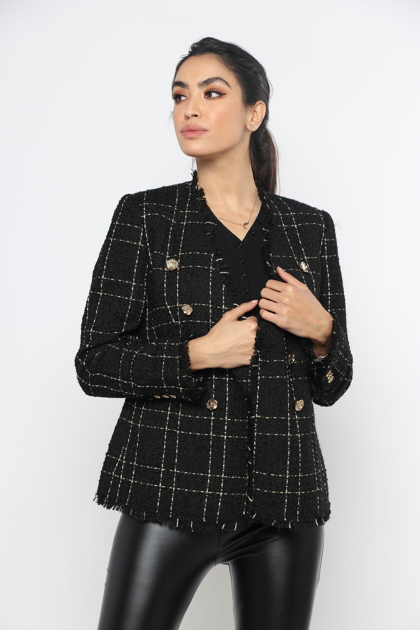 داليدرس جاكيت مربعات بأزرار أمامية ذهبية كم طويل نسائي أسود/ذهبي