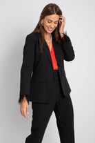 داليدرس جاكيت رسمي بزرار أمامي مزين بالريش أسود