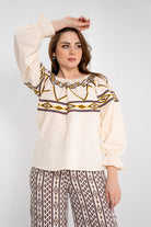 داليدرس بلوزة نسائية قصيرة بنقشة على الأكمام والصدر بيج فاتح