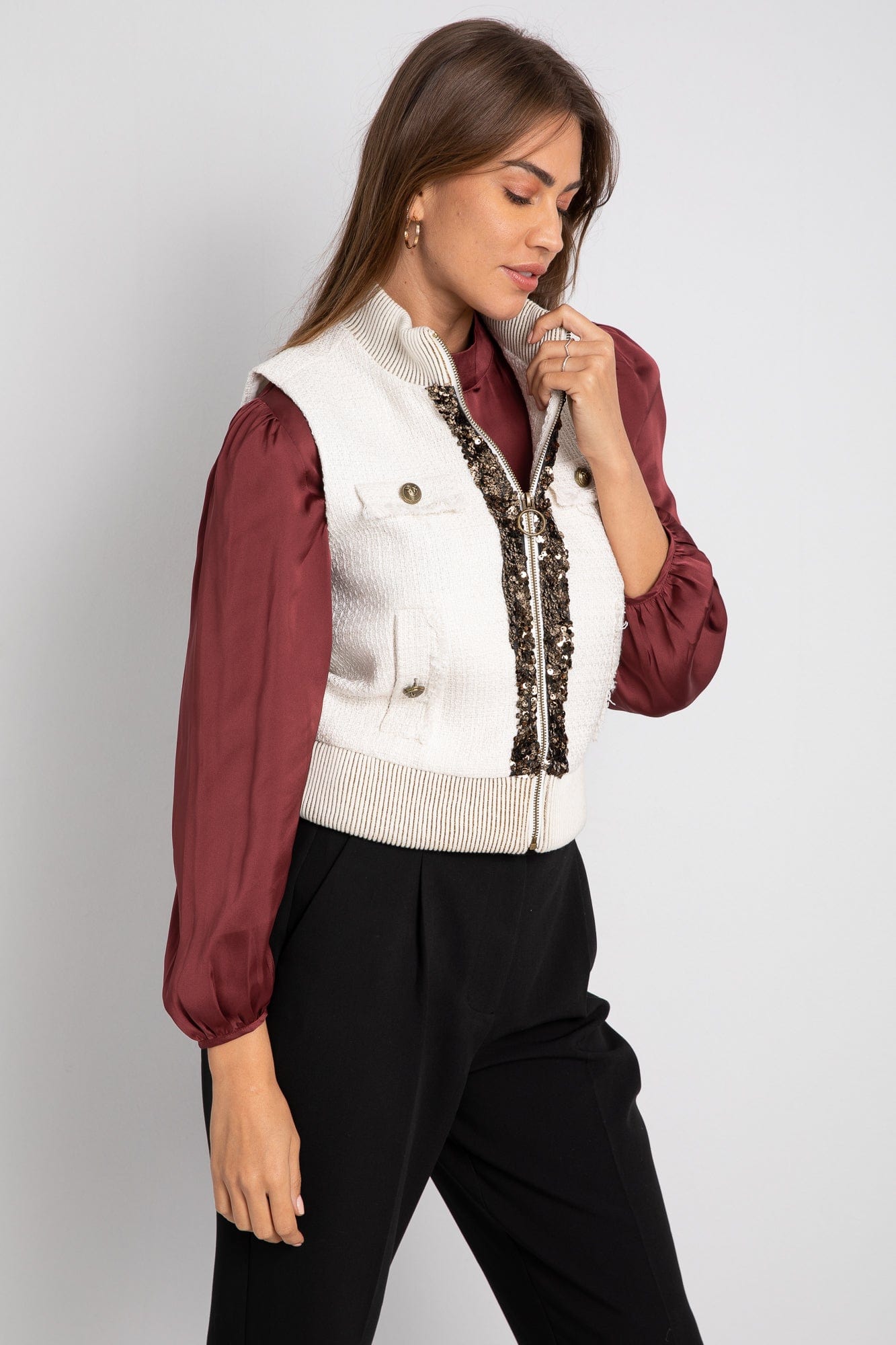 داليدرس جاكيت بلا أكمام بسحاب ذهبي أبيض