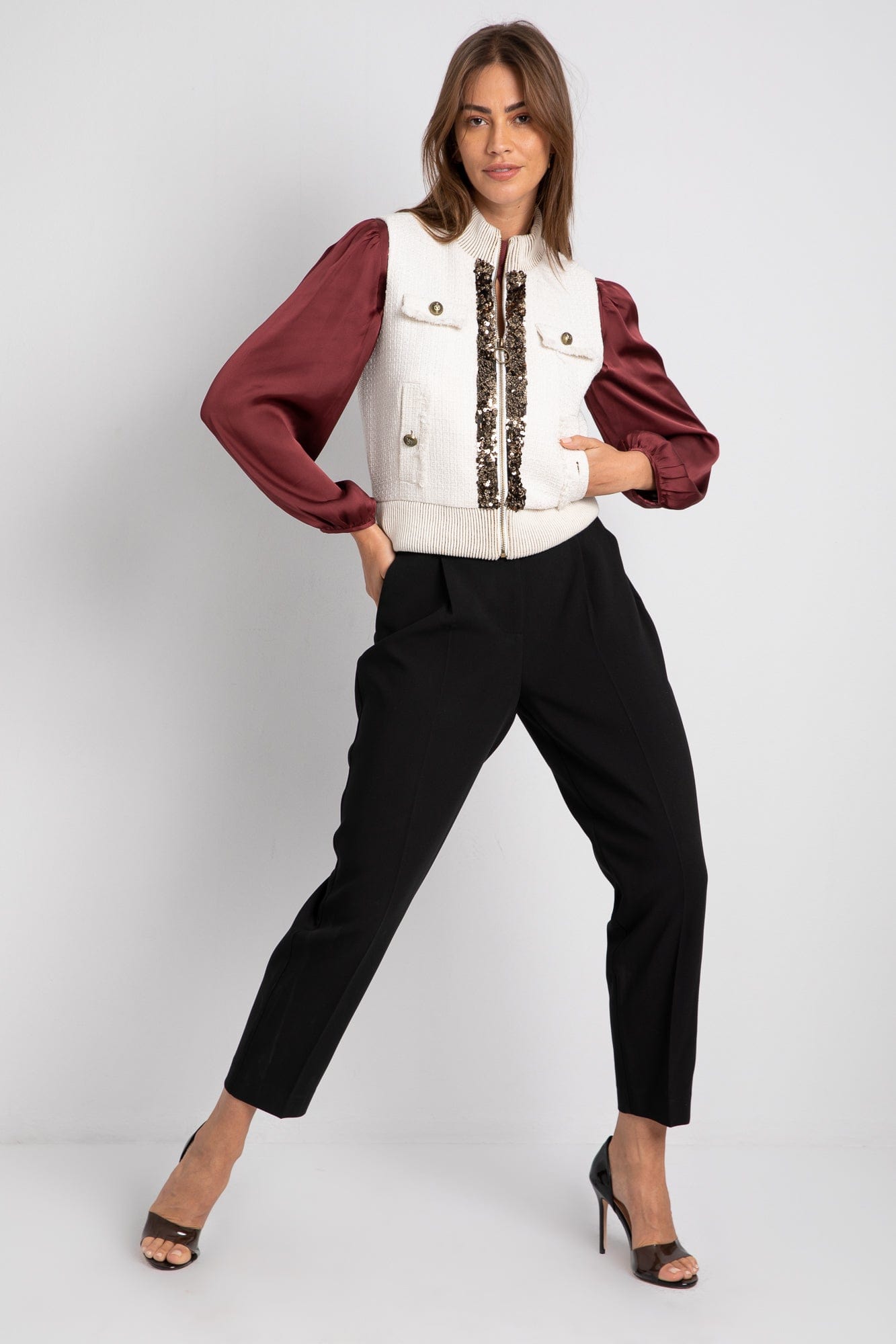 داليدرس جاكيت بلا أكمام بسحاب ذهبي أبيض