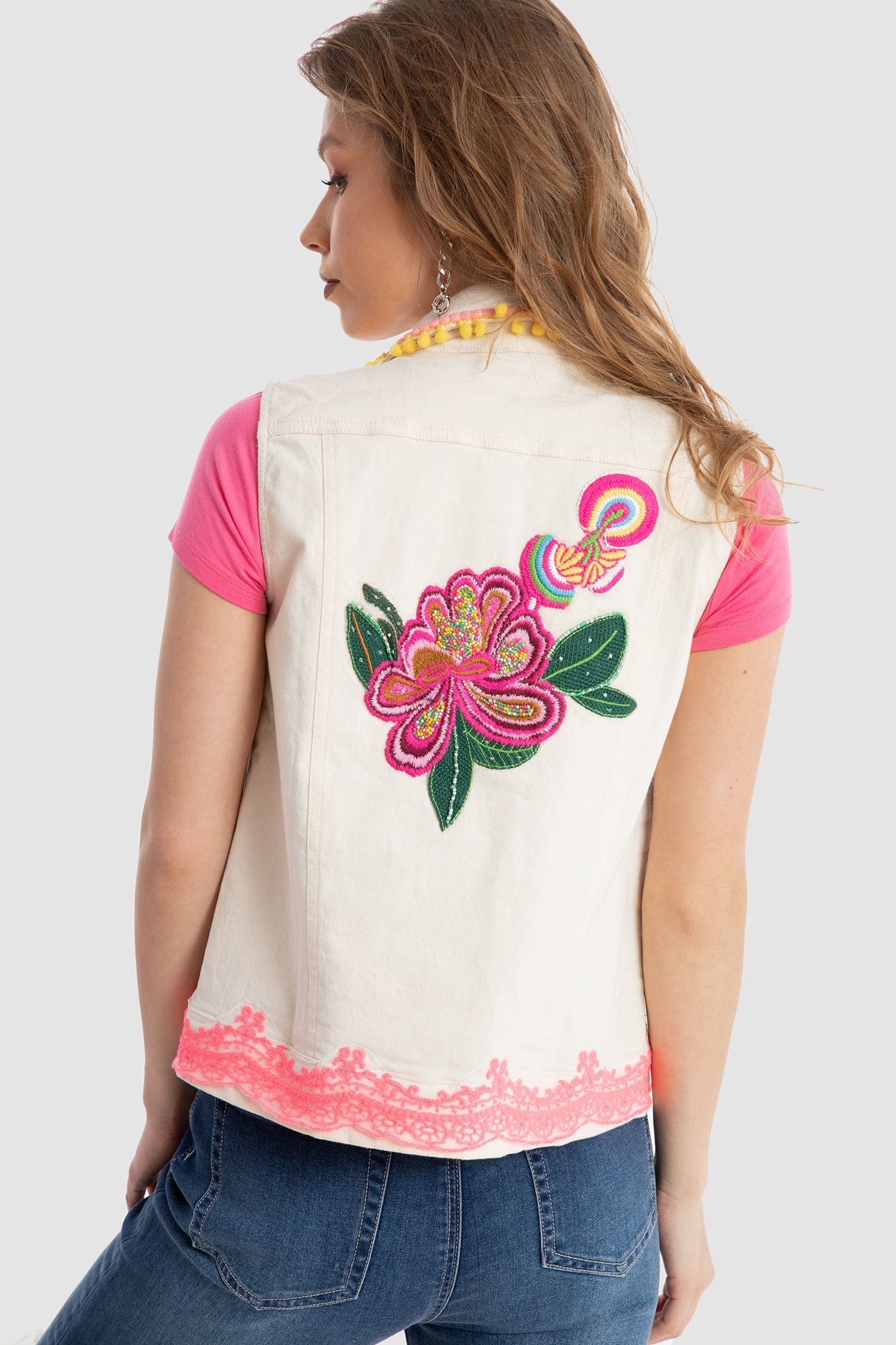 داليدرس فيست جينز بتطريز بترتر أوف وايت