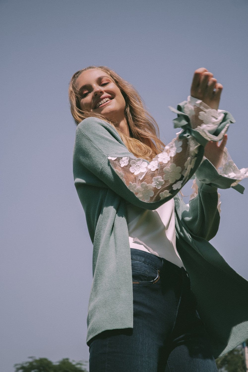 داليدرس كارديجان سادة شفاف مزين بالورود كم طويل نسائي