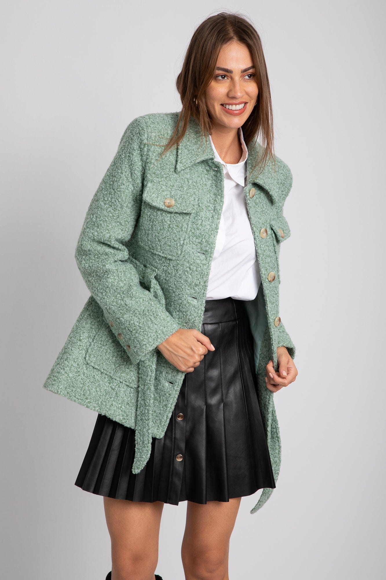 داليدرس جاكيت بجيوب أمامية طويل بأزرار أمامية ورباط كم طويل نسائي أخضر