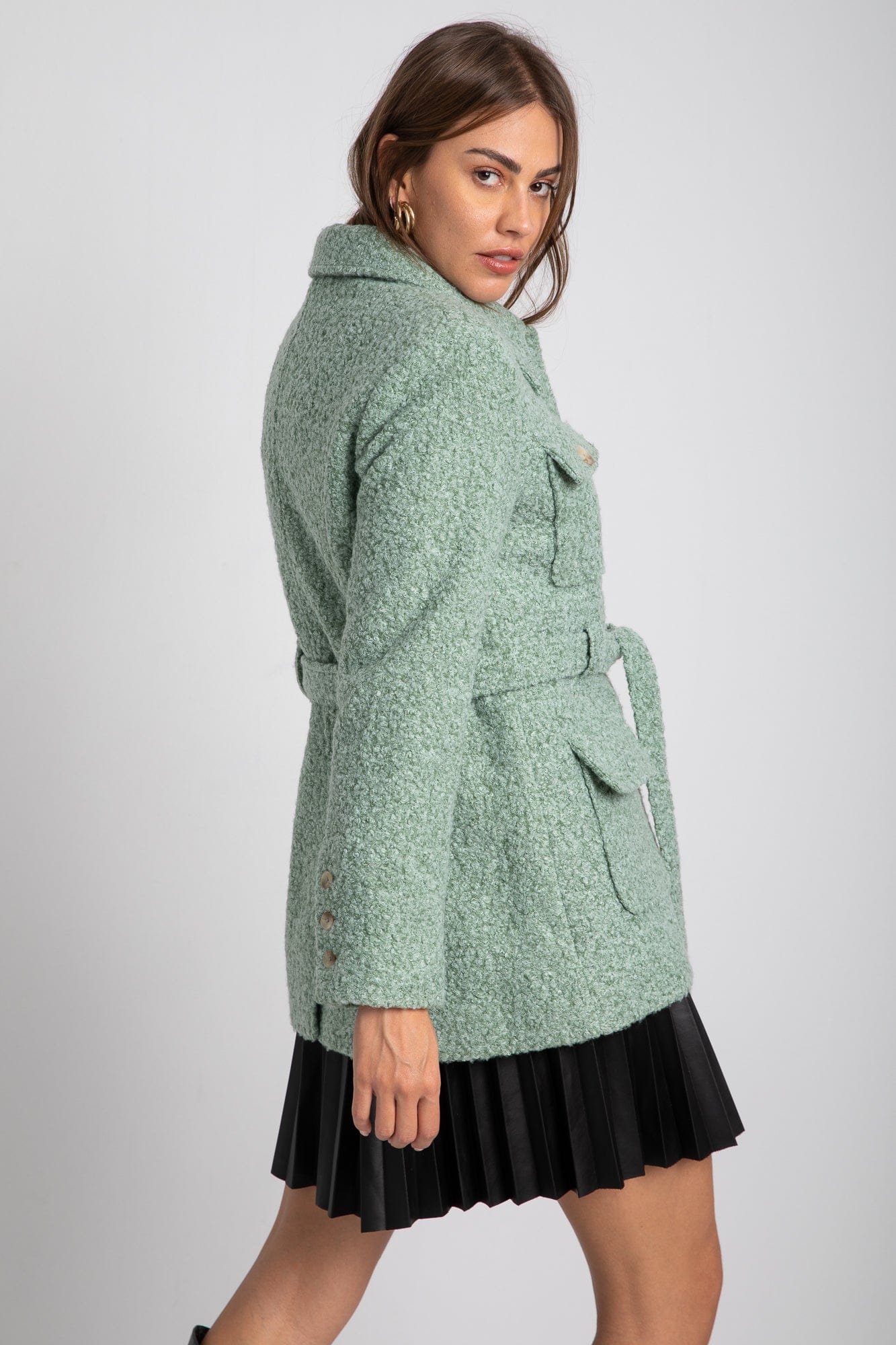 داليدرس جاكيت بجيوب أمامية طويل بأزرار أمامية ورباط كم طويل نسائي أخضر