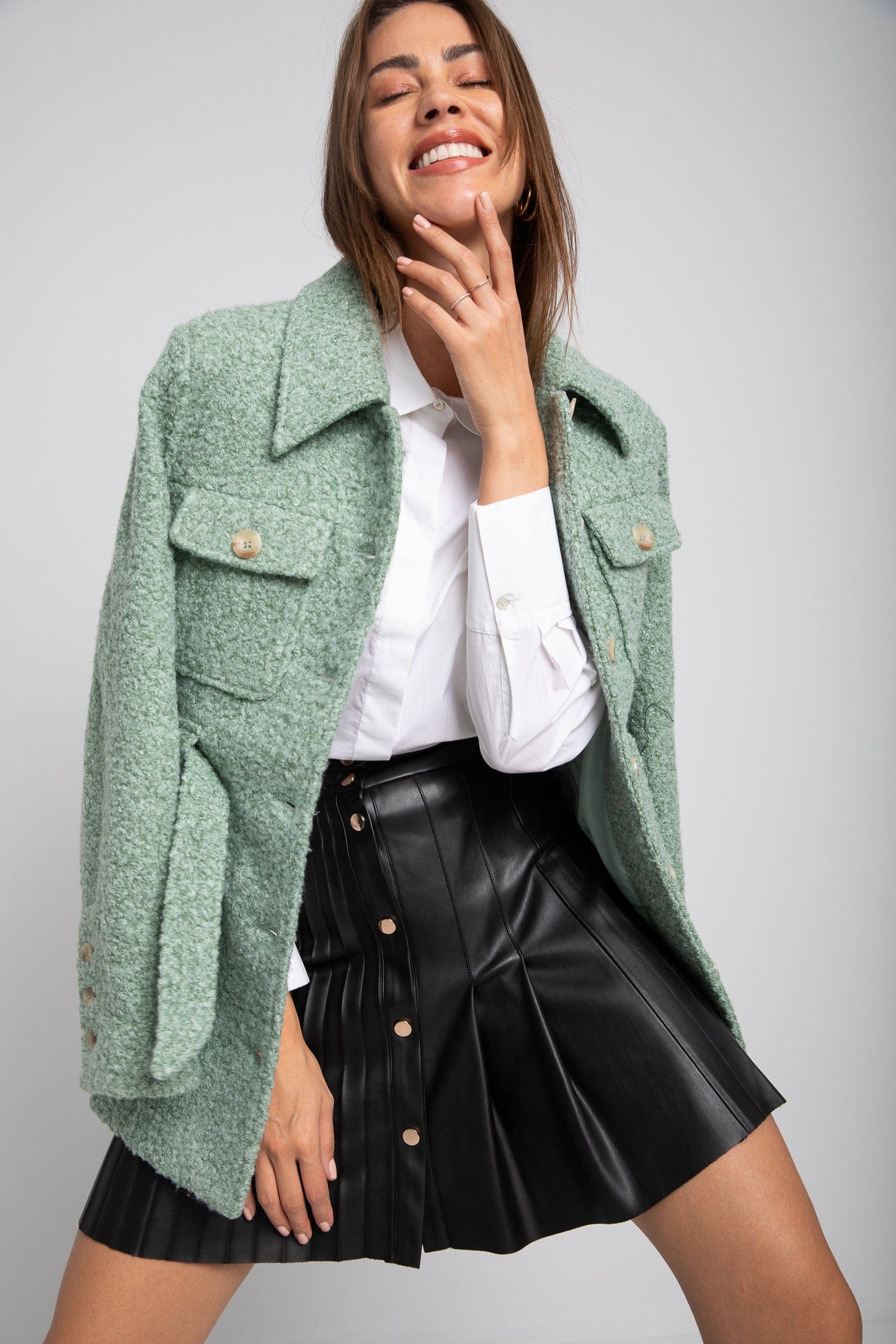 داليدرس جاكيت بجيوب أمامية طويل بأزرار أمامية ورباط كم طويل نسائي أخضر