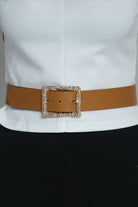 كيتشن حزام جلد رفيع مع توكبة مربعة نسائي