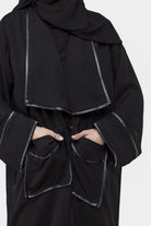 جوهرة عباية قماش كتان ة مطرزة بأزرار أمامية وجيوب أسود