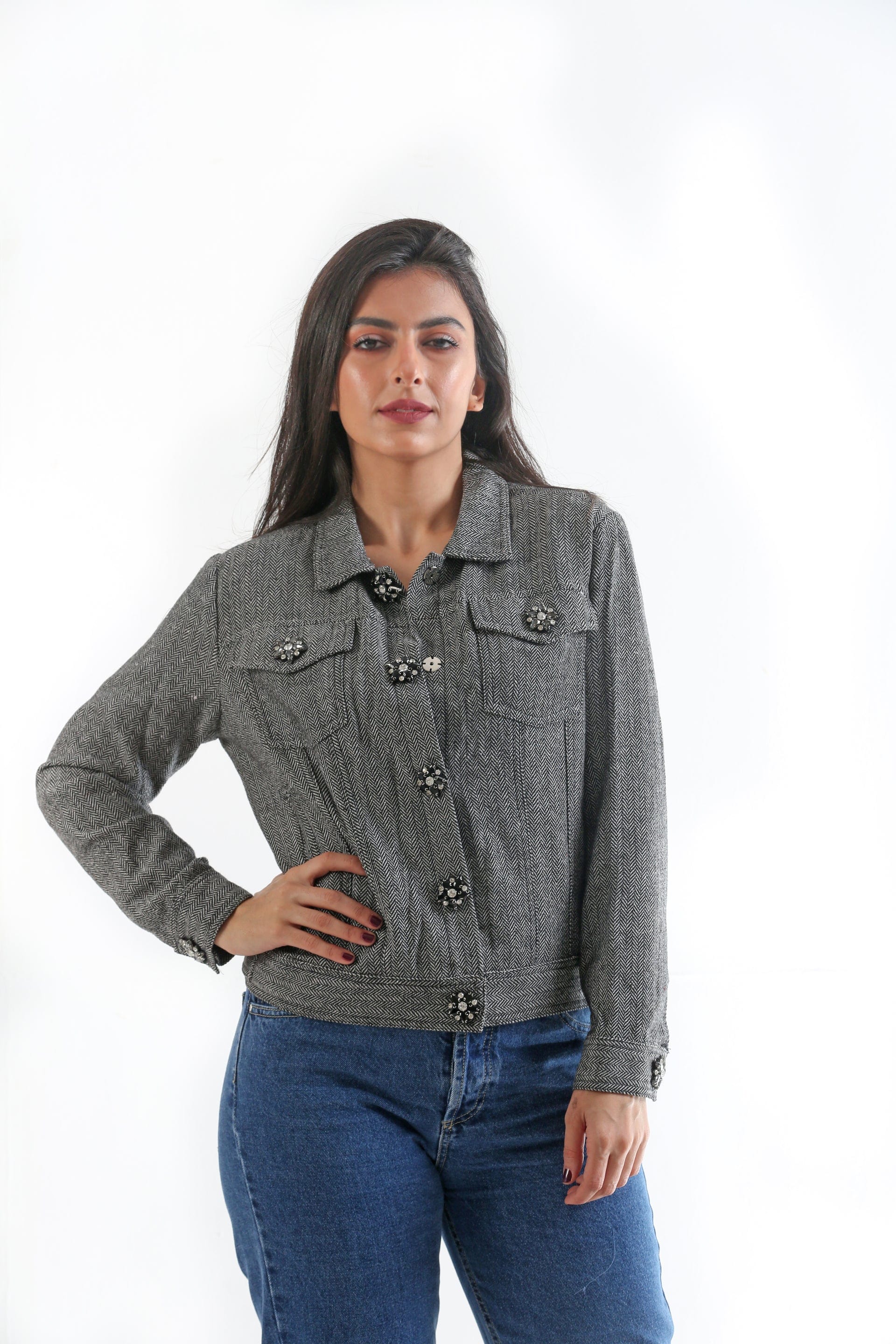 نتشي سترة سادة بأزرار كبيرة بأكمام طويلة أسود