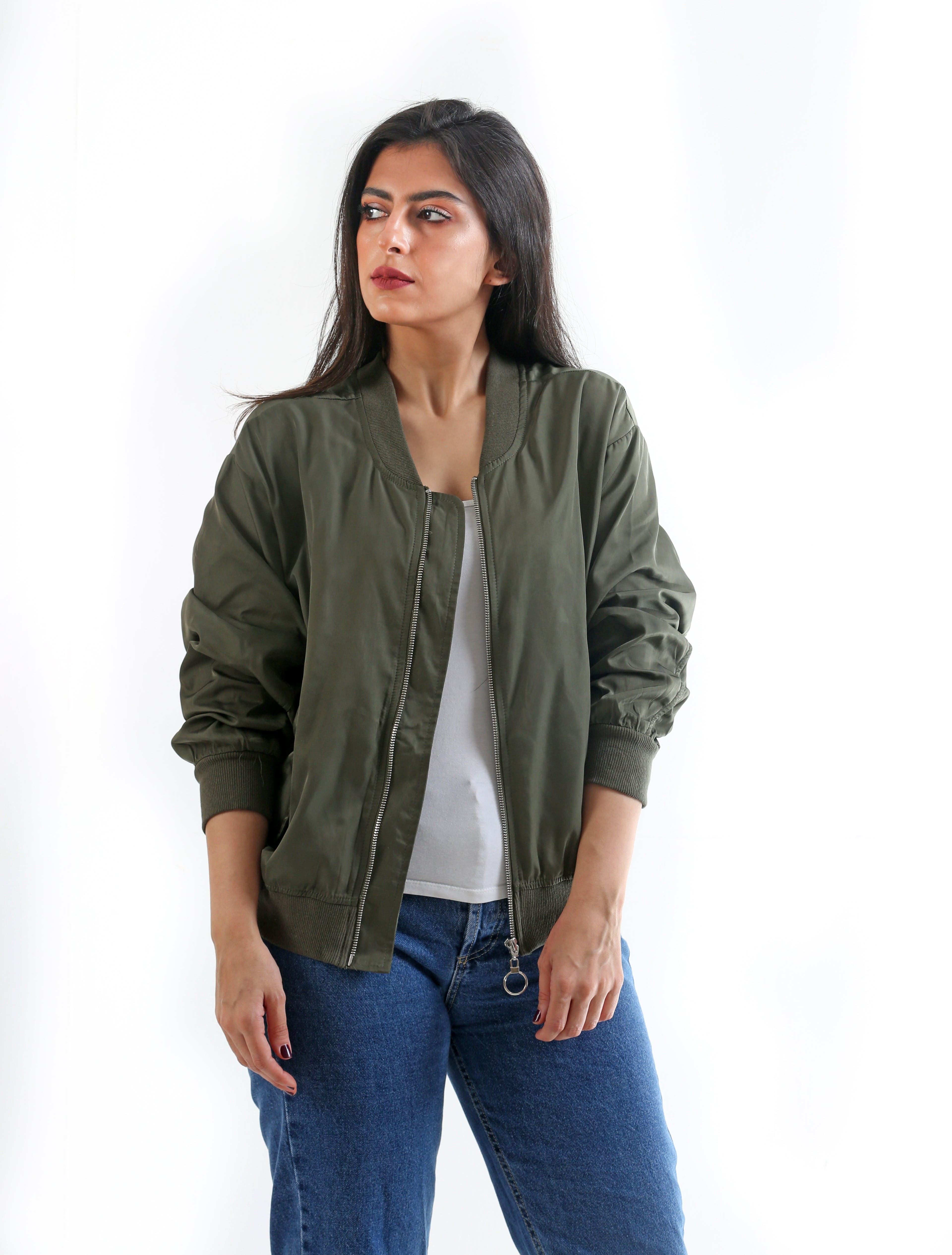 نتشي سترة سادة بسحاب بأكمام طويلة