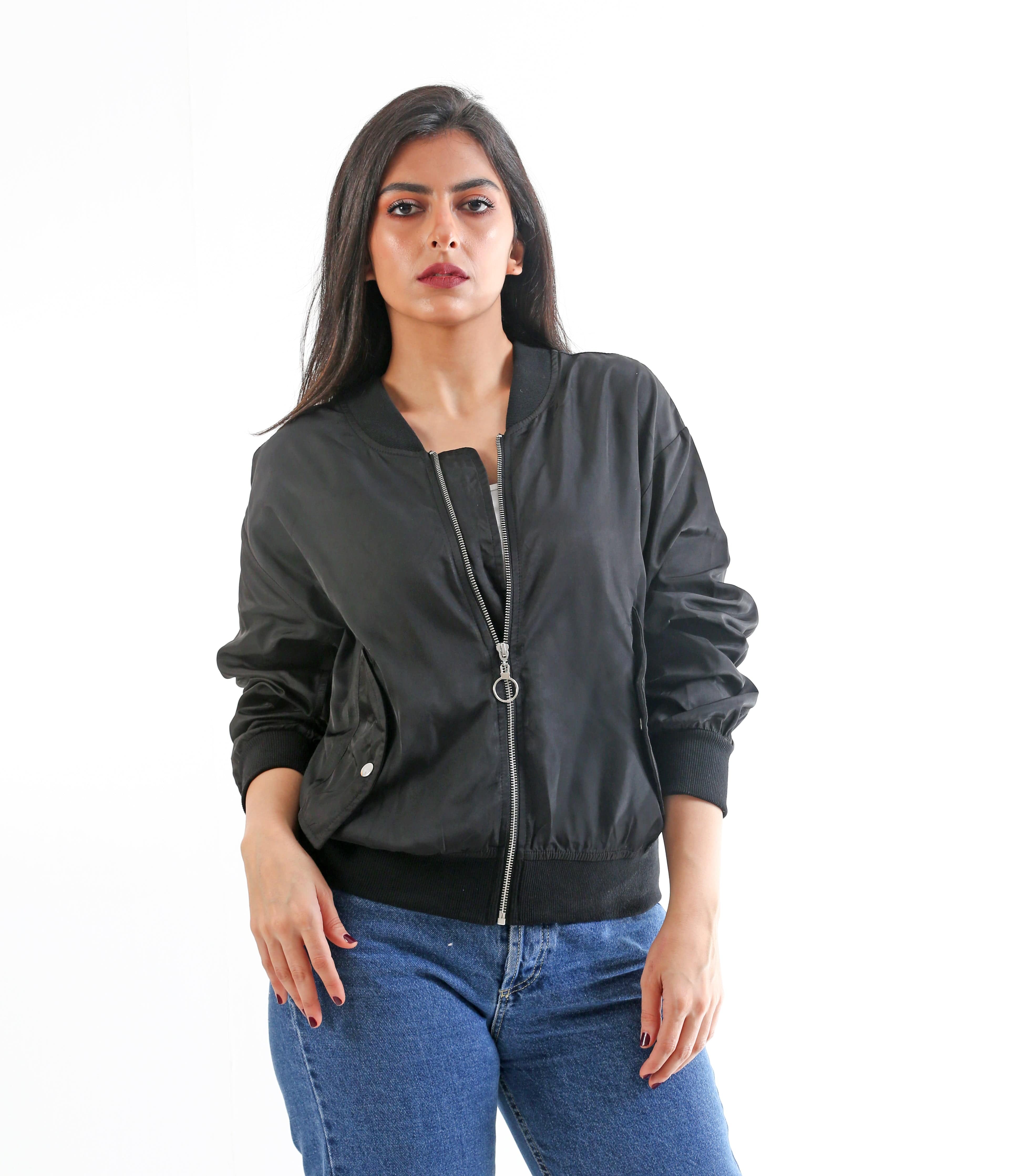 سترة سادة بسحاب بأكمام طويلة