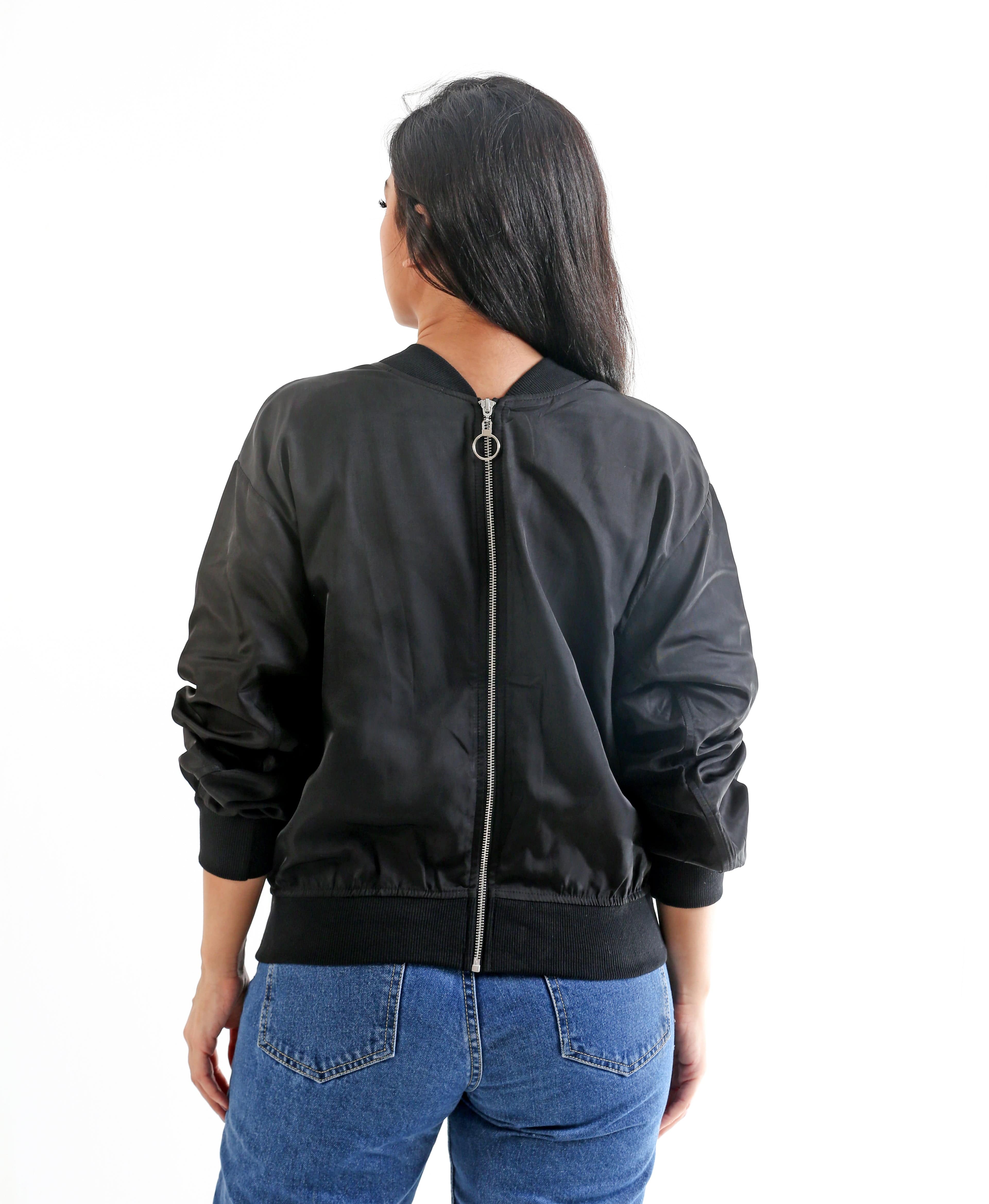 سترة سادة بسحاب بأكمام طويلة