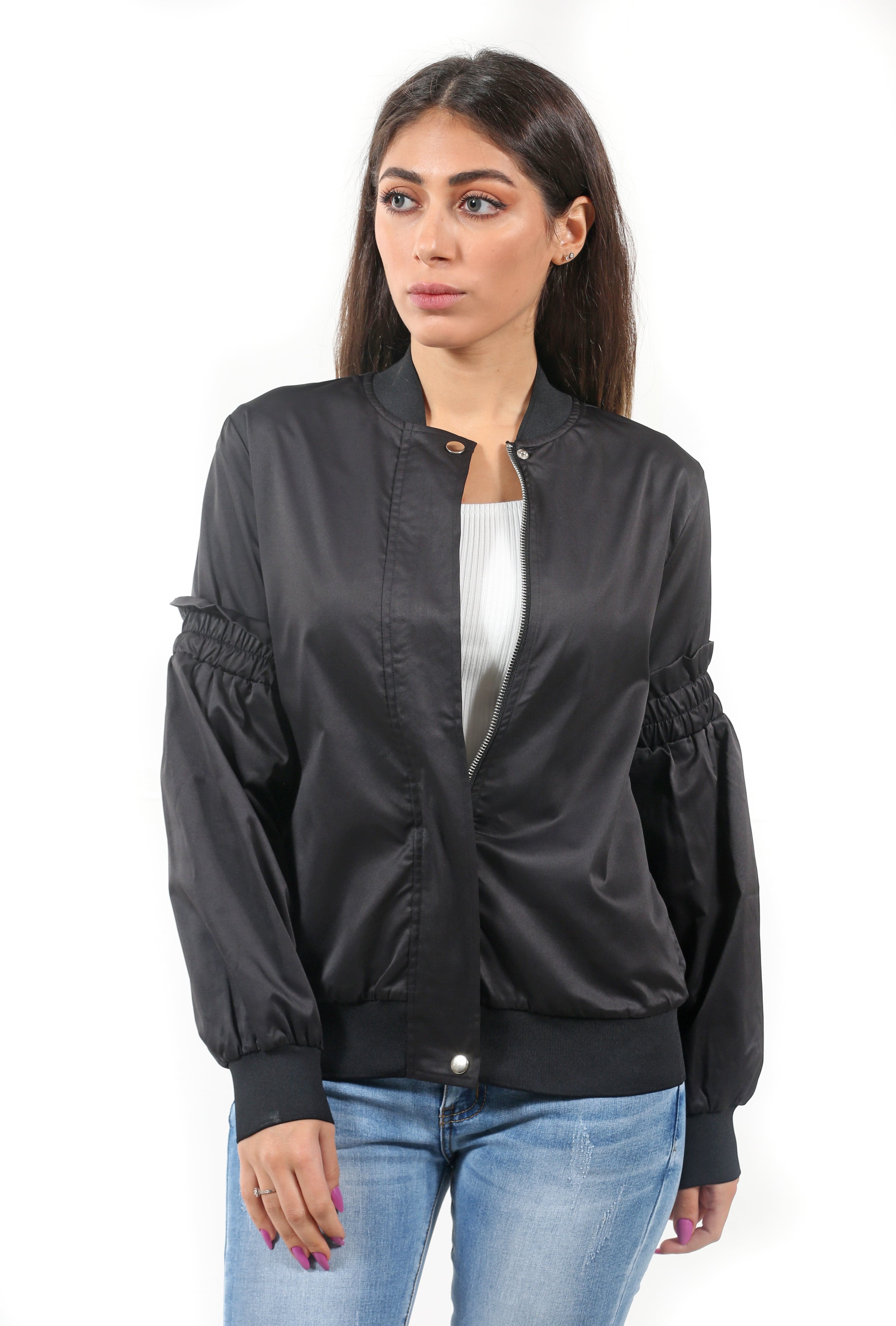 نتشي سترة سادة بسحاب بأكمام طويلة وأساور على اليد