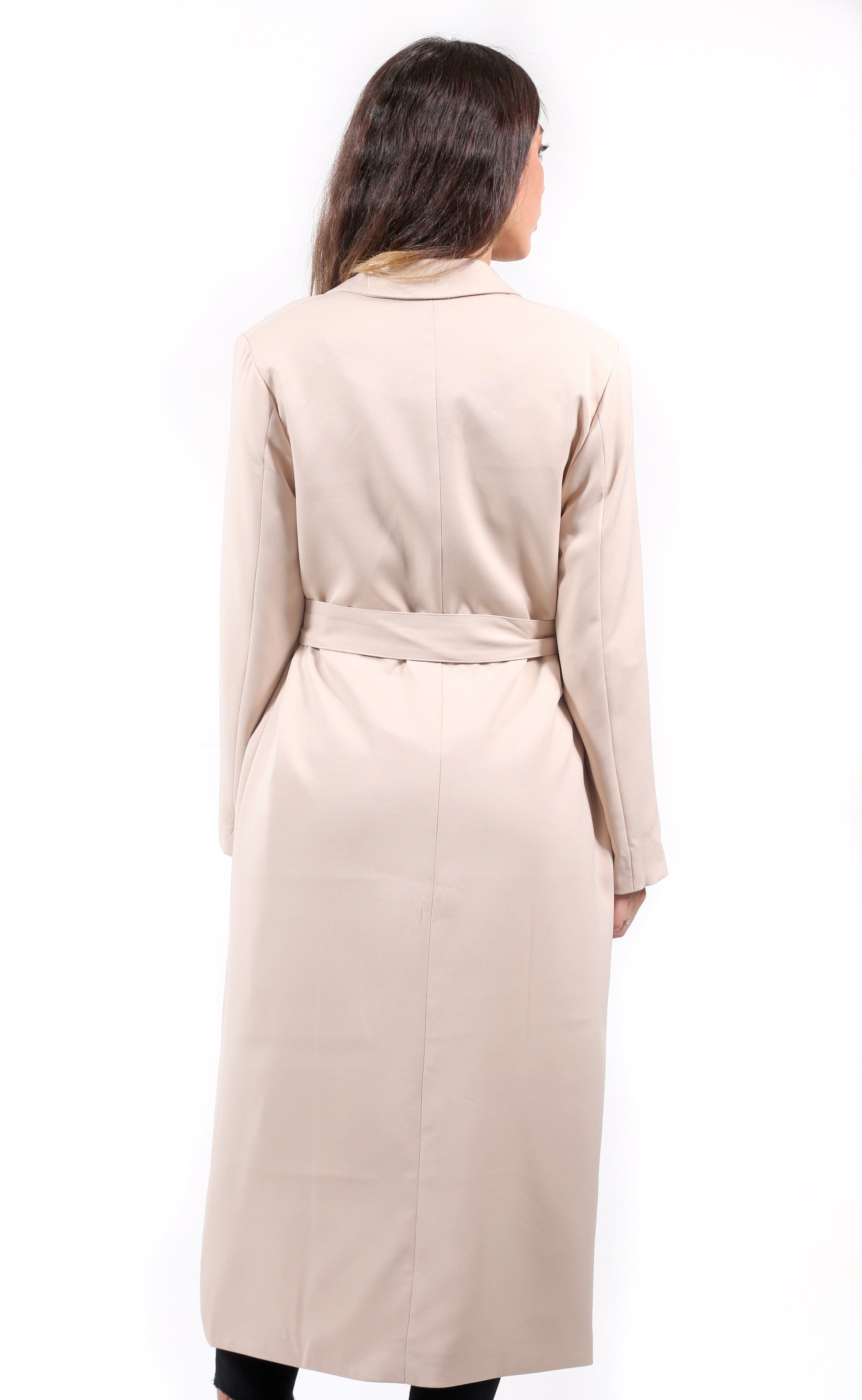 سترة سادة طويلة جيوب كبيرة وبرباط بأكمام طويلة