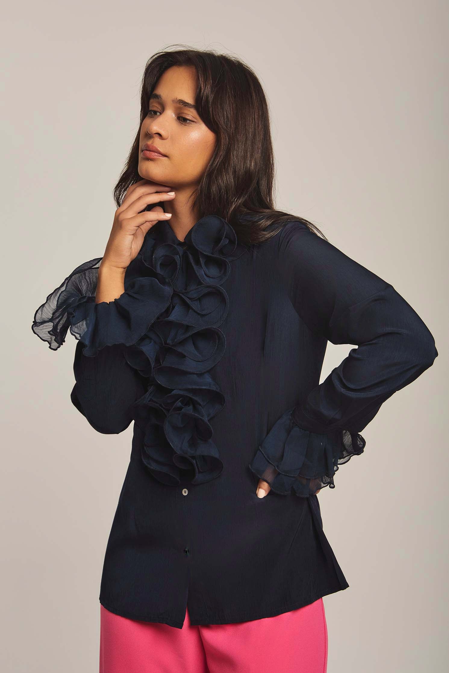 داليدرس بلوزة نسائية سادة كشكش من الأمام كم طويل