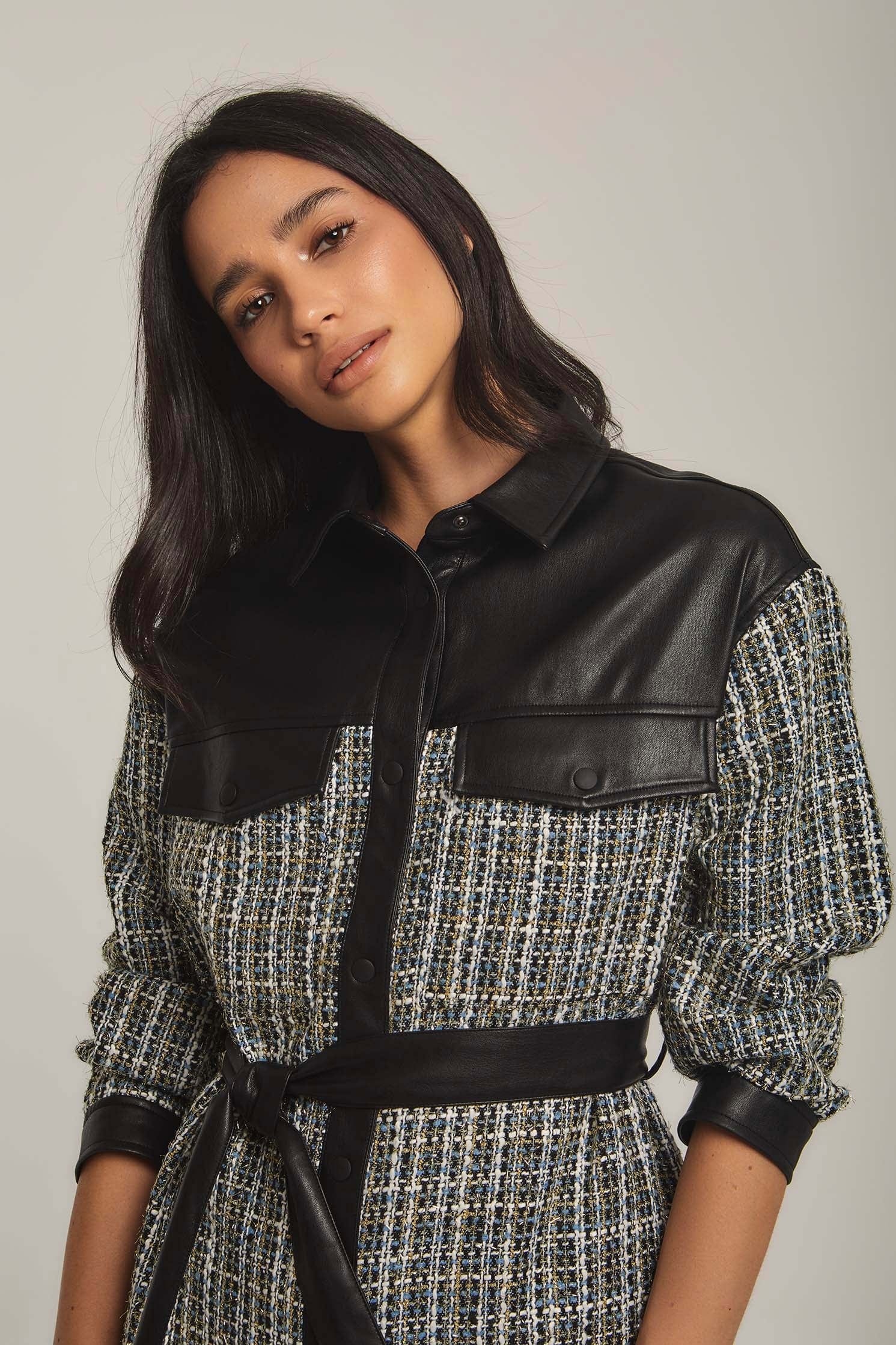 داليدرس جاكيت نسائي منقوش مزين بالجلد كم طويل أسود