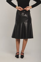 داليدرس تنورة نسائية جلد قصيرة أسود