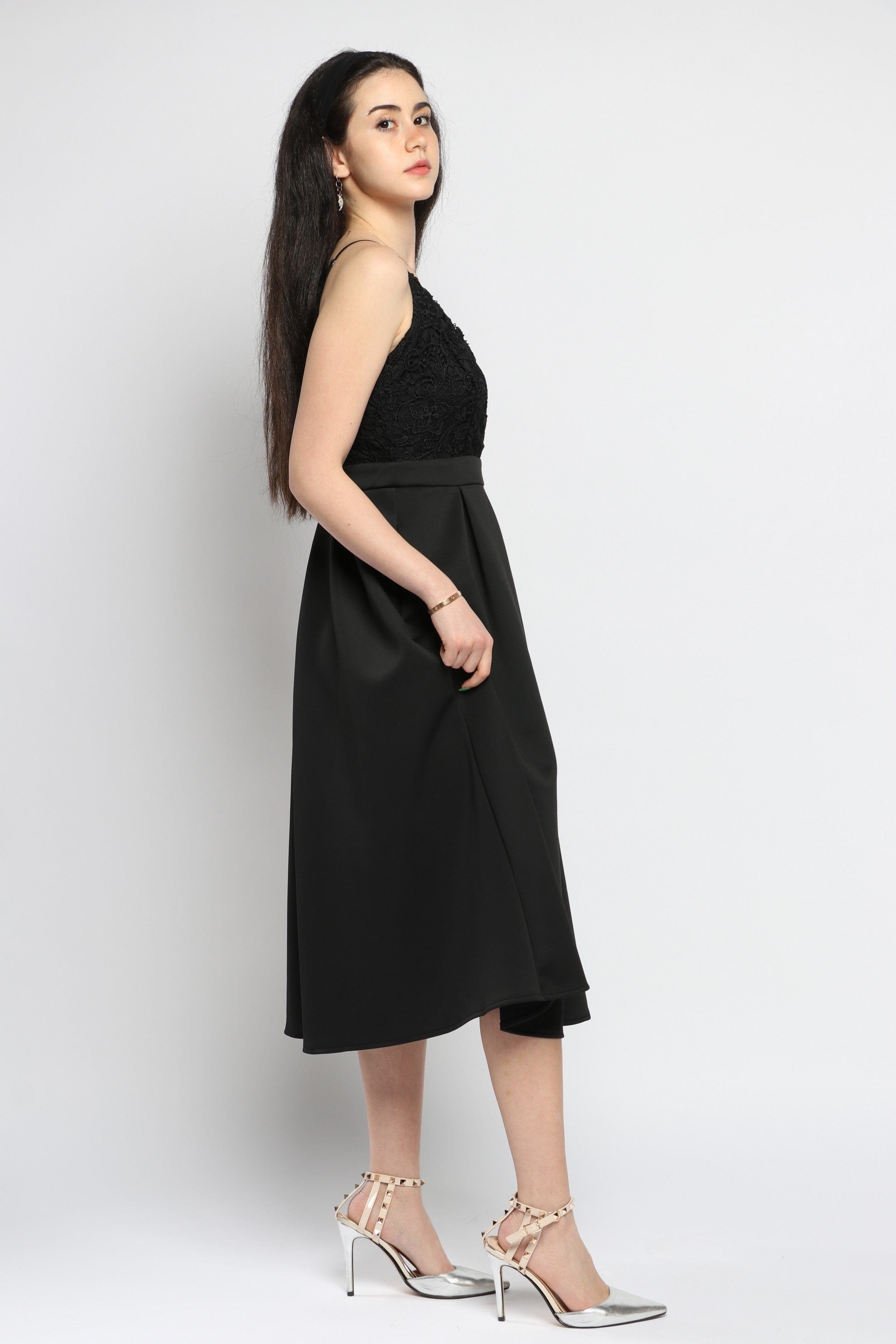 كيتشن فستان ميدي سهرة كلاسيك بحمالات رفيعة منقوش عند الصدر