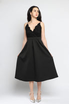 كيتشن فستان ميدي سهرة كلاسيك بحمالات رفيعة منقوش عند الصدر