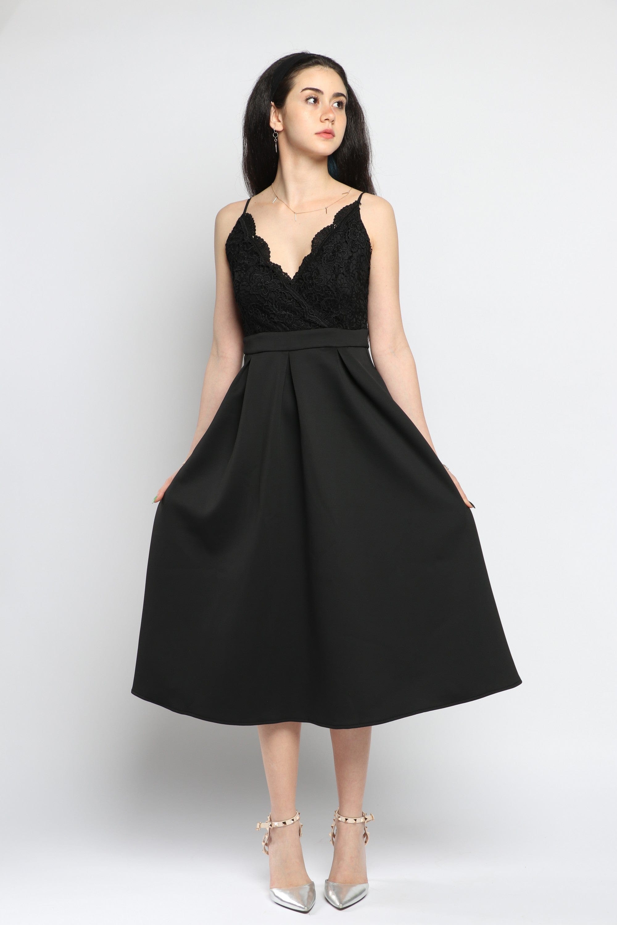 كيتشن فستان ميدي سهرة كلاسيك بحمالات رفيعة منقوش عند الصدر