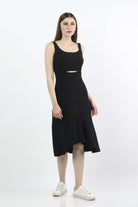 كيتشن فستان ميدي بدون أكمام سادة مفتوح من البطن