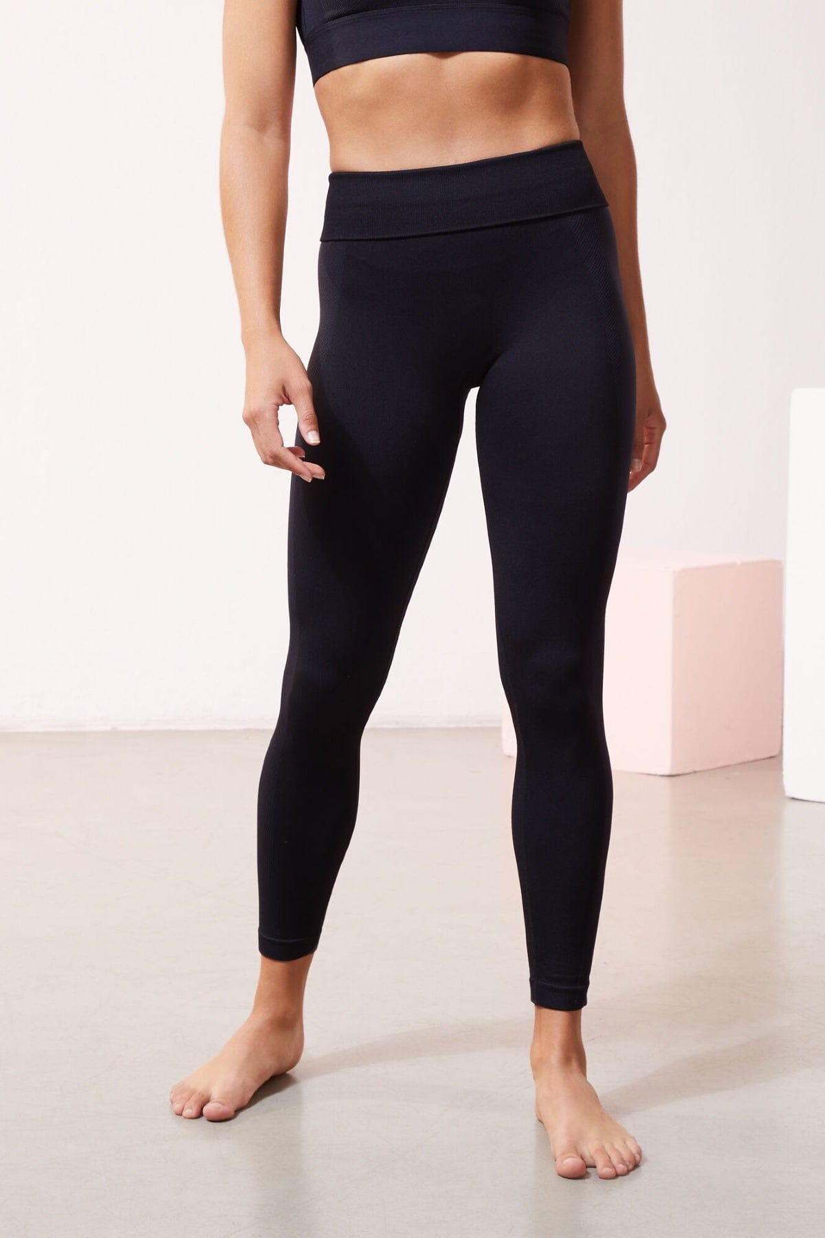 اتام ليقنز رياضه نسائي من نسيج النايلون وخصر عالي أسود