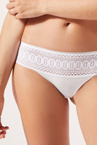 اتام سروال داخلي سادة مزين بدانتيل من الأعلى نسائي