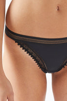 اتام سروال داخلي دانتيل مزين من الأعلى ومن الجانبين نسائي أسود