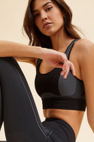 اتام بلوزة رياضيه من البوليستر بقصة صدر دائرية مريحة أسود