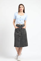 كيتشن تنورة ميدي جينز بجيوب أمامية وأزرار