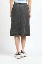 كيتشن تنورة ميدي جينز بجيوب أمامية وأزرار