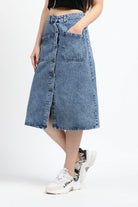 كيتشن تنورة ميدي جينز بجيوب أمامية وأزرار