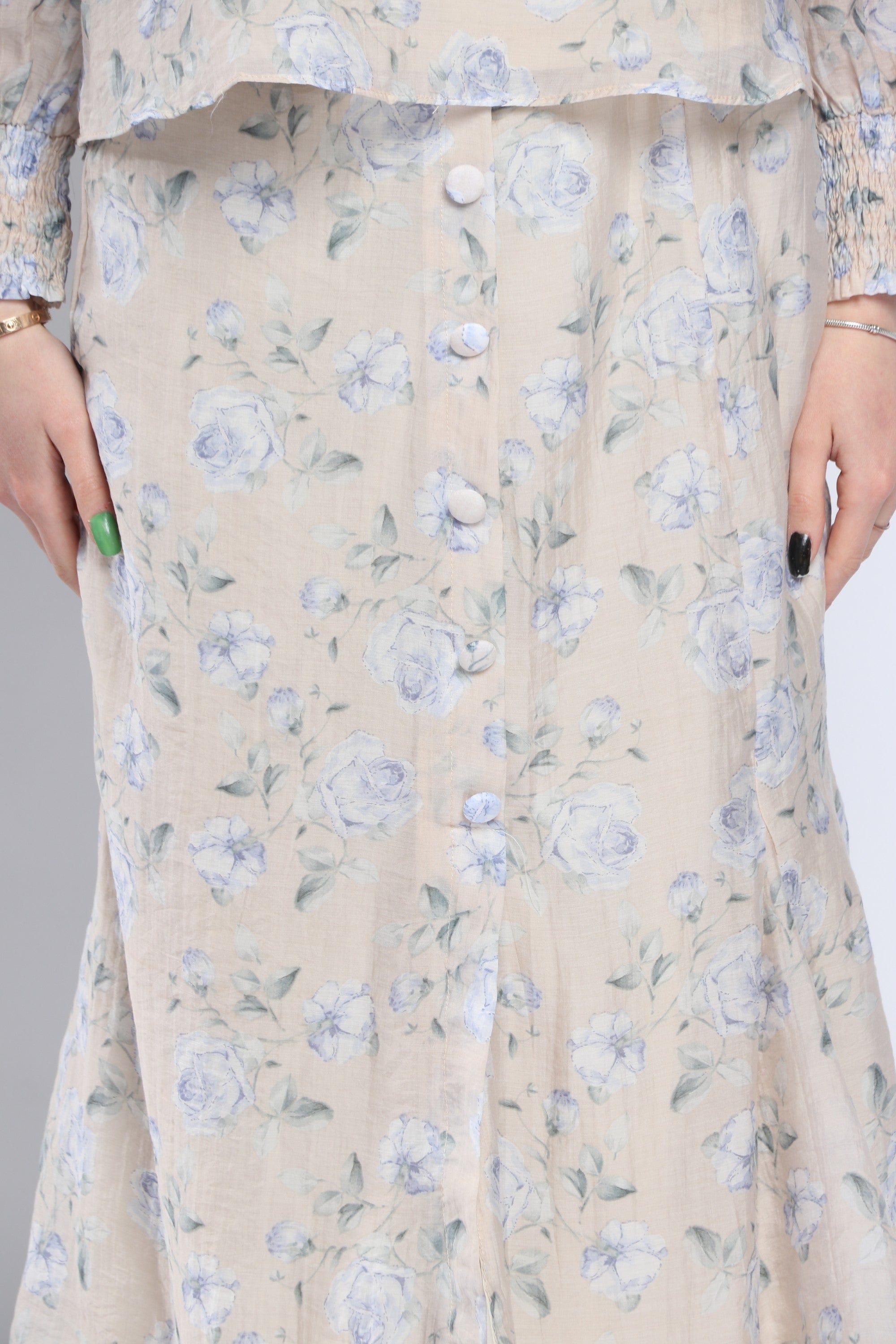 كيتشن جيبة ميدي موردة شيفون مكشكشة من أسفل