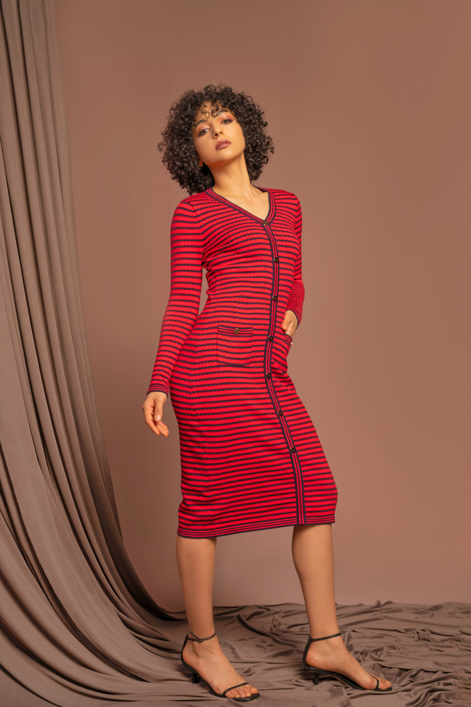 نتشي فستان ميدي مخطط العرض ضيق أزرار أمامية نسائي