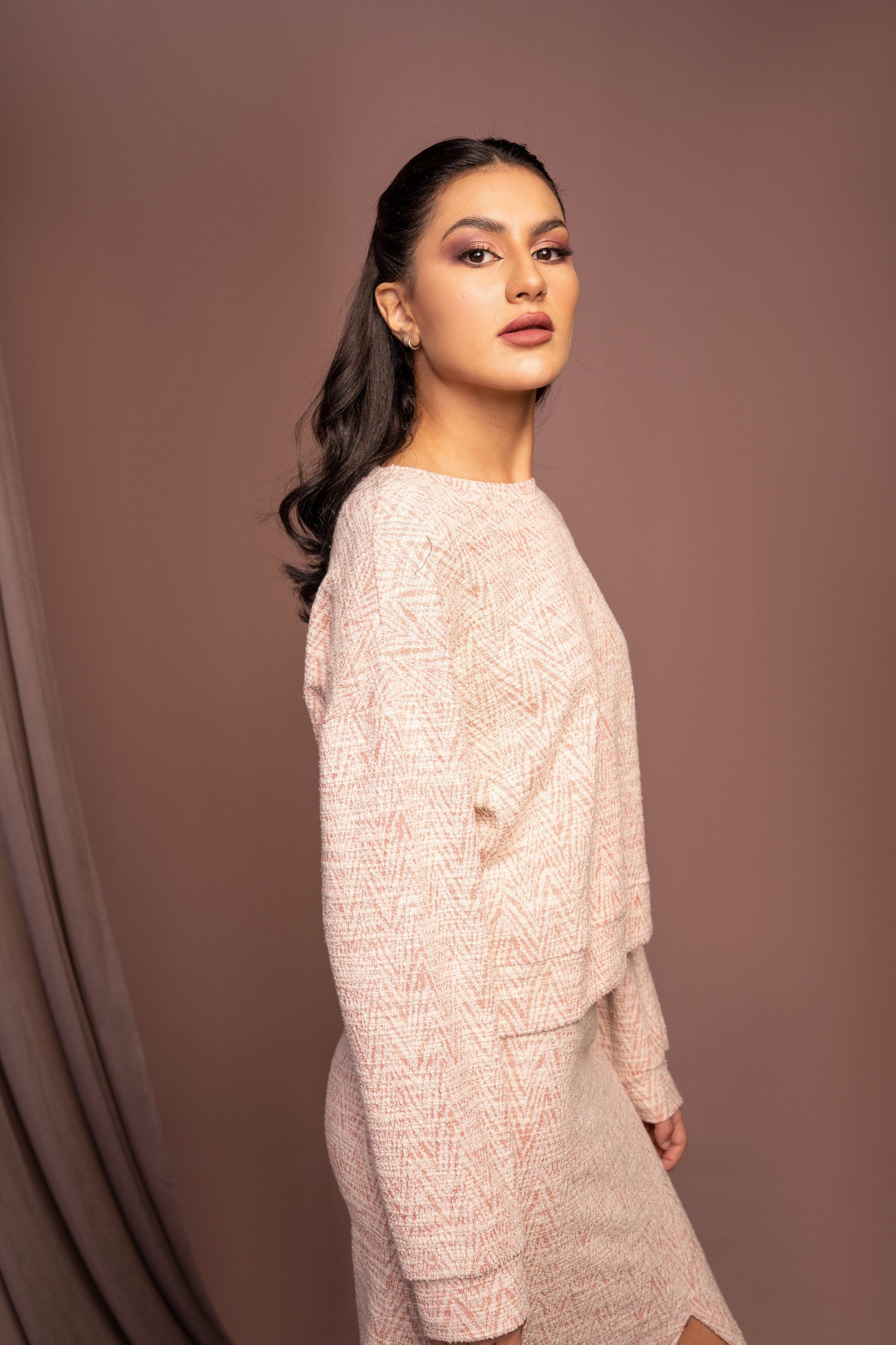 نتشي تنورة صوف مفتوح من الأمام