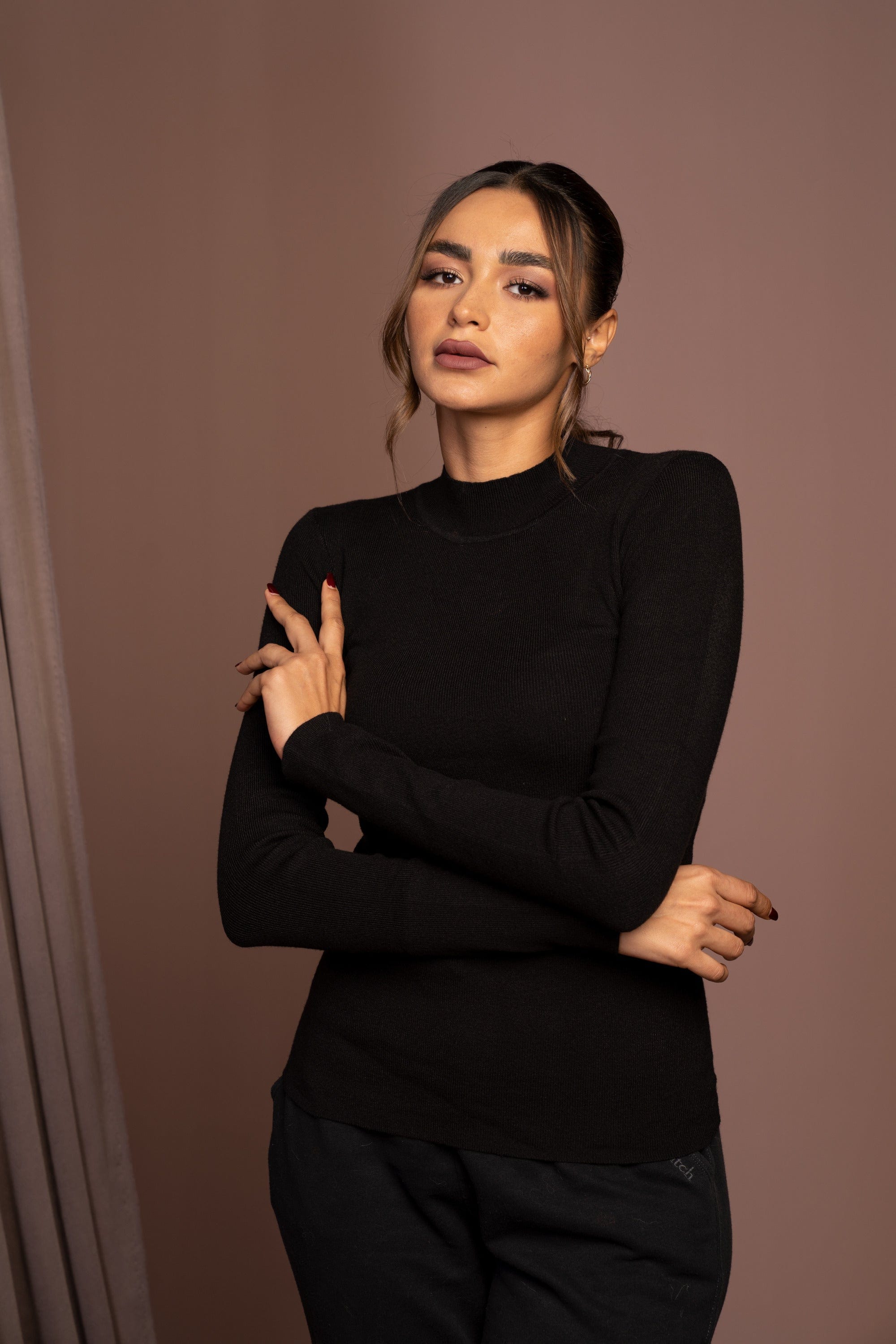 نتشي بلوزة شتوية نسائية بنص رقبة