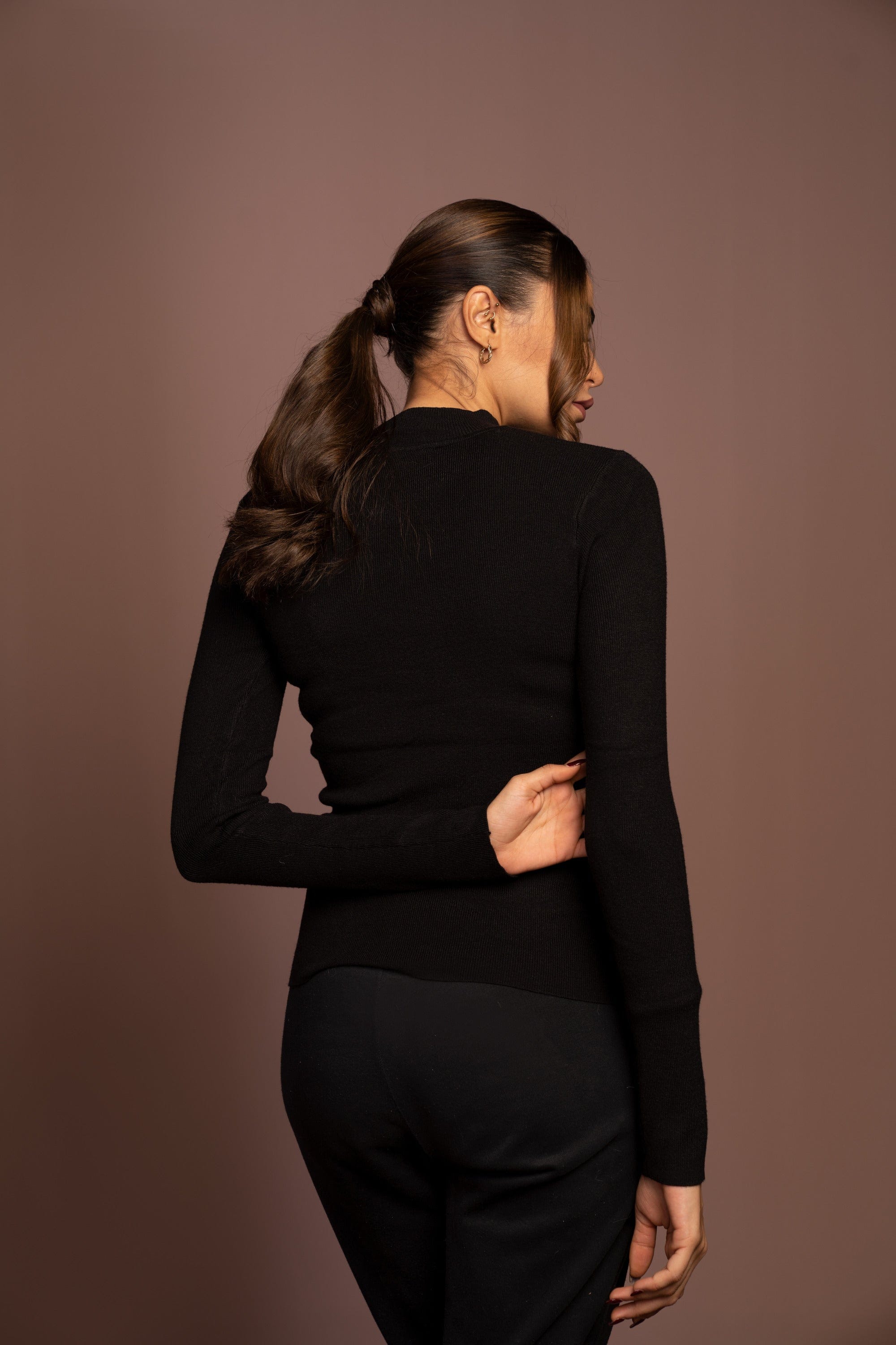 نتشي بلوزة شتوية نسائية بنص رقبة